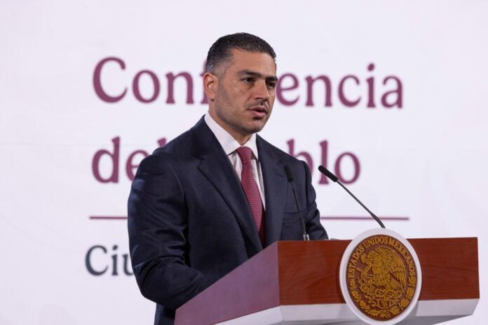 El secretario de Seguridad informó sobre la detención de José Gregorio N., alias El Astra, señalado como líder de una célula delictiva vinculada al Cártel Jalisco Nueva Generación (CJNG). Su captura, realizada el pasado 20 de marzo en la Ciudad de México, está relacionada con las investigaciones sobre actividades de reclutamiento y adiestramiento en el Rancho Izaguirre, ubicado en Teuchitlán, Jalisco. El secretario de Seguridad informó sobre la detención de José Gregorio N., alias El Astra, señalado como líder de una célula delictiva vinculada al Cártel Jalisco Nueva Generación (CJNG). Su captura, realizada el pasado 20 de marzo en la Ciudad de México, está relacionada con las investigaciones sobre actividades de reclutamiento y adiestramiento en el Rancho Izaguirre, ubicado en Teuchitlán, Jalisco.