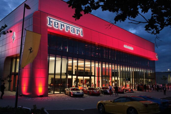 Ferrari anunció este jueves que implementará un incremento de hasta el 10% en los precios de algunos de sus modelos en Estados Unidos Ferrari anunció este jueves que implementará un incremento de hasta el 10% en los precios de algunos de sus modelos en Estados Unidos