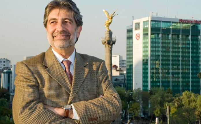 La calidad de vida en Estados Unidos es una de las mejores en el mundo. Hay una enorme cantidad de indicadores que claramente manifiestan el gran bienestar de la economía americana y el gran bienestar del que goza gran parte de su población. No quiere decir que no haya pobreza, no quiere decir que no haya otros problemas, dice Luis Foncerrada, economista en jefe de la Cámara Americana de Comercio en México. Por lo tanto, los aranceles no son la solución al déficit. La calidad de vida en Estados Unidos es una de las mejores en el mundo. Hay una enorme cantidad de indicadores que claramente manifiestan el gran bienestar de la economía americana y el gran bienestar del que goza gran parte de su población. No quiere decir que no haya pobreza, no quiere decir que no haya otros problemas, dice Luis Foncerrada, economista en jefe de la Cámara Americana de Comercio en México. Por lo tanto, los aranceles no son la solución al déficit.