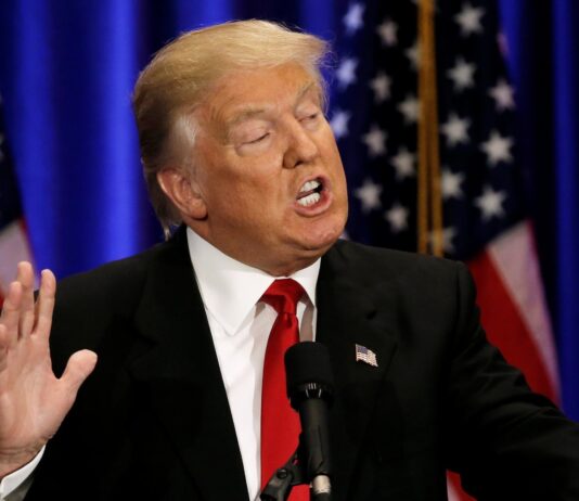 Trump afirma que no hay planes de despedir al jefe de la Fed, Jerome Powell