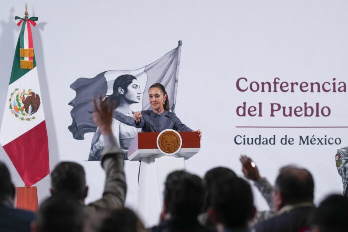 Sheinbaum rechazó este martes la estimación del Fondo Monetario Internacional ( FMI ) que proyecta una disminución Sheinbaum rechazó este martes la estimación del Fondo Monetario Internacional ( FMI ) que proyecta una disminución