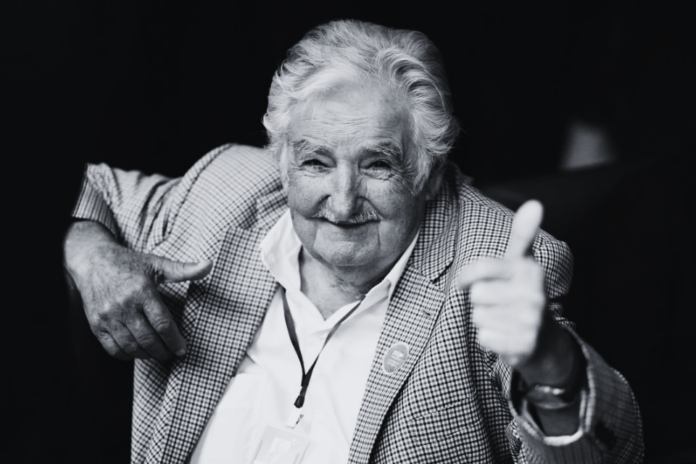 Pepe Mujica gobernó Uruguay de 2010 a 2015, impulsando reformas progresistas que marcaron época, legalizó el matrimonio igualitario, Pepe Mujica gobernó Uruguay de 2010 a 2015, impulsando reformas progresistas que marcaron época, legalizó el matrimonio igualitario,
