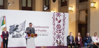 Sheinbaum anunció que México logró mantener la exportación de autopartes sin aranceles hacia Estados Unidos, gracias a un intenso proceso