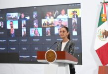 la presidenta se vio obligada a modificar el formato de su conferencia matutina, ante el cerco de maestros que bloquearon los accesos al Palacio Nacional.