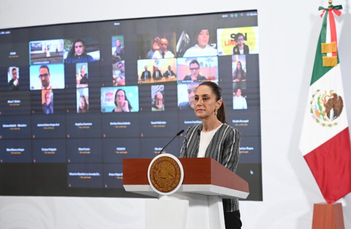 la presidenta se vio obligada a modificar el formato de su conferencia matutina, ante el cerco de maestros que bloquearon los accesos al Palacio Nacional. la presidenta se vio obligada a modificar el formato de su conferencia matutina, ante el cerco de maestros que bloquearon los accesos al Palacio Nacional.