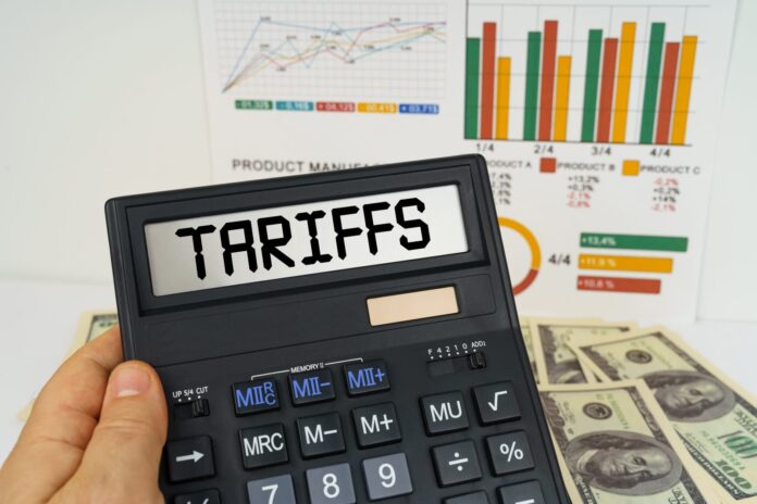 YAYIMAGES-57737462_on-the-table-there-are-financial-reports-dolla ilegales las tarifas “Liberation Day”