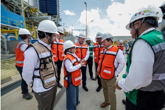 CFE fortalece la generación, transmisión y distribución de energía para asegurar un suministro eléctrico continuo y confiable El estado de Yucatán se encamina a lograr la autosuficiencia energética con la entrada en operación de nuevas plantas de la Comisión Federal de Electricidad (CFE) y la modernización de su infraestructura eléctrica, informaron en rueda de prensa en conjunto la directora general de la CFE, Emilia Calleja Alor, y el Gobernador Joaquín Díaz Mena CFE fortalece la generación, transmisión y distribución de energía para asegurar un suministro eléctrico continuo y confiable El estado de Yucatán se encamina a lograr la autosuficiencia energética con la entrada en operación de nuevas plantas de la Comisión Federal de Electricidad (CFE) y la modernización de su infraestructura eléctrica, informaron en rueda de prensa en conjunto la directora general de la CFE, Emilia Calleja Alor, y el Gobernador Joaquín Díaz Mena