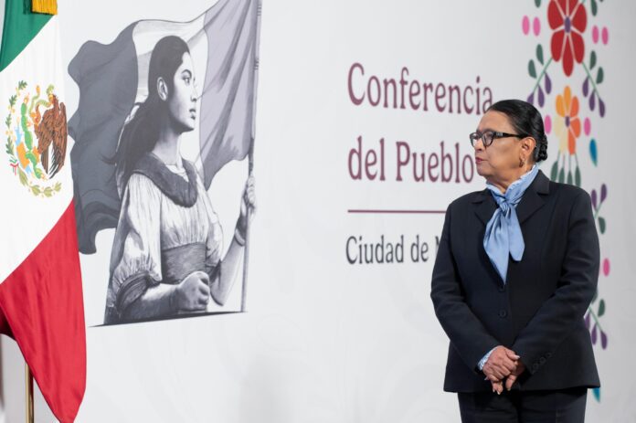 Rosa Icela Rodríguez, en ausencia de la presidenta Claudia Sheinbaum —quien se dirige a Canadá para participar en la Cumbre del G7—, se expresó un contundente respaldo al nuevo ministro presidente de la Suprema Corte de Justicia de la Nación, Hugo Aguilar Ortiz, frente a los ataques clasistas Rosa Icela Rodríguez, en ausencia de la presidenta Claudia Sheinbaum —quien se dirige a Canadá para participar en la Cumbre del G7—, se expresó un contundente respaldo al nuevo ministro presidente de la Suprema Corte de Justicia de la Nación, Hugo Aguilar Ortiz, frente a los ataques clasistas