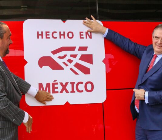 Al encabezar la entrega del distintivo “Hecho en México” a Movility ADO, el secretario de Economía, Marcelo Ebrard, destacó que este reconocimiento