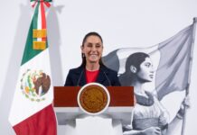 Sheinbaum condena xenofobia y clasismo tras protesta contra la gentrificación en CDMX La presidenta llama a construir una sociedad incluyente y solidaria, y anuncia colaboración con autoridades capitalinas para regular la especulación inmobiliaria En respuesta a los hechos ocurridos el pasado viernes en una protesta en la Ciudad de México contra la gentrificación, que derivaron en expresiones xenofóbicas y agresiones verbales, la presidenta Claudia Sheinbaum hizo este lunes un firme llamado a rechazar toda forma de discriminación y a construir una sociedad verdaderamente incluyente. Durante su conferencia matutina, Sheinbaum condenó las muestras de odio hacia personas extranjeras que se presentaron en la manifestación. “No a la discriminación, no al racismo, no al clasismo, no a la xenofobia, no al machismo. Todas y todos los seres humanos somos iguales y no podemos tratar a nadie como menos”, afirmó. La mandataria enfatizó que, si bien la demanda social frente a los efectos de la gentrificación es legítima, no se puede justificar bajo ninguna circunstancia la hostilidad hacia quienes vienen de otros países. “México ha sido un país solidario, fraterno y abierto al mundo. No pueden justificarse las actitudes xenofóbicas”, reiteró. Uno de los hechos que más indignación generó durante el fin de semana fue la difusión de un video en redes sociales donde una mujer insulta a un policía capitalino con expresiones clasistas y racistas. Al respecto, Sheinbaum expresó: “Eso no puede existir en nuestro país. Cero discriminación. Nuestra solidaridad total con el policía que fue agredido”. Sobre el fenómeno de la gentrificación, la presidenta reconoció que se trata de un problema complejo derivado de la especulación inmobiliaria, particularmente por la renta de departamentos a través de plataformas digitales como Airbnb. Indicó que muchas personas, principalmente extranjeras, se instalan por algunos meses en zonas como la Roma o la Condesa, lo que ha disparado los precios y provocado el desplazamiento de vecinos de larga data. “México es un país maravilloso, y la ciudad es hermosísima, por eso mucha gente quiere vivir aquí. Pero quienes vienen deben respetar nuestras leyes y también a quienes los reciben con los brazos abiertos”, subrayó. Sheinbaum anunció que su gobierno trabajará en conjunto con la jefa de Gobierno de la Ciudad de México, Clara Brugada, y con la Secretaría de Desarrollo Agrario, Territorial y Urbano (Sedatu), para buscar mecanismos que eviten el encarecimiento de la vivienda. “No puede ser que quienes han vivido por años en estas colonias sean expulsados por la carestía. Tiene que haber inclusión. No es solo tolerancia, es inclusión”, dijo. Finalmente, recalcó que en la Ciudad de México existen mecanismos para sancionar la discriminación, como lo han hecho instituciones como el Consejo para Prevenir y Eliminar la Discriminación (Copred), y recordó que este tipo de conductas también pueden constituir delitos. “Cualquier persona que quiera vivir en nuestro país debe respetarnos, igual que nosotros a ellos. Pero la discriminación, venga de quien venga, debe ser sancionada”.
