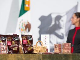 El Gobierno de México presentó este jueves el nuevo chocolate Bienestar, elaborado con cacao mexicano comprado directamente a pequeños productores