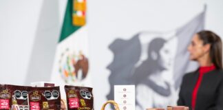 El Gobierno de México presentó este jueves el nuevo chocolate Bienestar, elaborado con cacao mexicano comprado directamente a pequeños productores