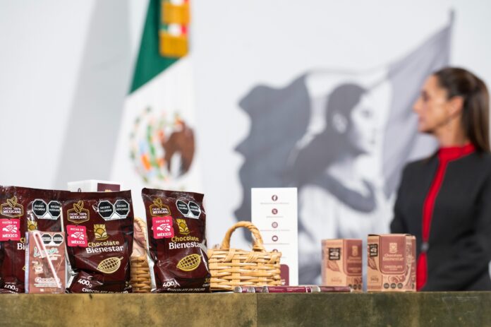 El Gobierno de México presentó este jueves el nuevo chocolate Bienestar, elaborado con cacao mexicano comprado directamente a pequeños productores El Gobierno de México presentó este jueves el nuevo chocolate Bienestar, elaborado con cacao mexicano comprado directamente a pequeños productores