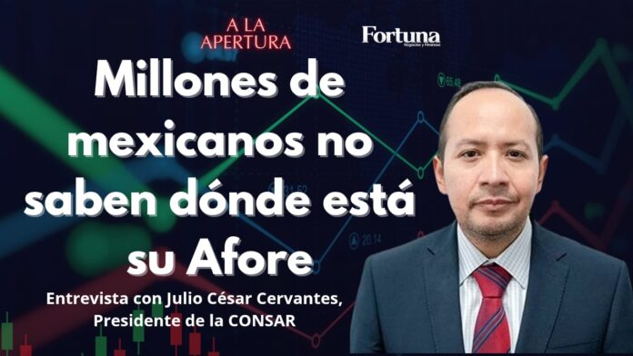 En plena explanada del Zócalo capitalino, entre módulos informativos y miles de personas haciendo fila para resolver trámites, localizar su Afore o actualizar datos, tendrá lugar uno de los pilares informativos del sistema de pensiones mexicano: la Feria de las Afores 2025. ¿Quieres saber en dónde está tu Afore?