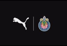 Chivas y PUMA se deslindan de declaraciones de “Chicharito” y reafirman compromiso con la igualdad de género El Club Deportivo Guadalajara y la marca deportiva PUMA se pronunciaron este miércoles en torno a los recientes comentarios realizados por el futbolista Javier “Chicharito” Hernández en redes sociales, los cuales han sido señalados como misóginos por parte de la opinión pública. En un comunicado dirigido a su afición y a la sociedad, Chivas dejó en claro que las expresiones del jugador corresponden a una postura individual que no representa los valores del club. “Los recientes mensajes que se publicaron en redes sociales representan una postura individual, mismos que son ajenos a los principios y los valores de nuestra institución”, sostuvo el equipo rojiblanco. La institución afirmó haber tomado medidas internas conforme a su reglamento y reiteró su compromiso con la equidad de género, el respeto y la generación de espacios seguros e inclusivos. “Nos caracterizamos por promover entornos seguros e inclusivos, con un enfoque constante en la igualdad de oportunidades entre mujeres y hombres”, añadió el club. Por su parte, la marca PUMA también emitió un posicionamiento en el que subrayó que las opiniones expresadas por Hernández no reflejan su postura como empresa. “Estas opiniones corresponden al ámbito personal y se mantienen independientes de los valores y la postura de la marca”, señaló. La empresa reafirmó su respaldo a los movimientos que promueven la igualdad y el respeto hacia las mujeres, así como su trabajo con atletas, entrenadoras, jugadoras y comunidades que luchan por espacios más justos en el deporte. Tanto Chivas como PUMA enfatizaron que continuarán promoviendo la inclusión, el respeto y la equidad como pilares fundamentales dentro y fuera del campo. Las reacciones institucionales se dan después de que en días recientes, Hernández difundiera varios mensajes a través de sus redes sociales, en los que afirmaba, entre otras cosas: “Mujeres, están fracasando, están erradicando la masculinidad haciendo a la sociedad hipersensible”; “Encarnen su energía femenina: cuidando, nutriendo, recibiendo, multiplicando, limpiando, sosteniendo el hogar, que es el lugar más preciado para nosotros los hombres”; y “No le tengan miedo a ser mujeres, a permitirse ser lideradas por un hombre que lo único que quiere es verlas felices”. Las expresiones generaron una ola de críticas tanto en redes sociales como en medios de comunicación, incluyendo pronunciamientos de figuras públicas y activistas feministas. La presidenta Claudia Sheinbaum también se refirió al tema en su conferencia matutina del miércoles, señalando que Hernández “es un buen futbolista, pero tiene mucho que aprender todavía sobre las mujeres y la igualdad sustantiva”. La Federación Mexicana de Futbol (FMF), por su parte, confirmó que abrió un procedimiento interno y aplicó una multa económica al jugador. Hasta el momento el futbolista no ha emitido ningún mensaje al respecto