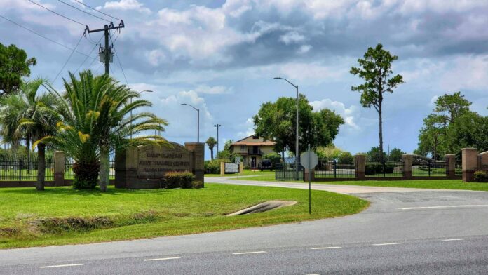 Florida prepara nuevo centro de detención migratoria en el norte del estado Florida prepara nuevo centro de detención migratoria en el norte del estado
