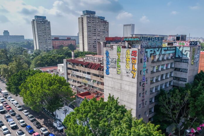 antiguo hospital “Dr. Gonzalo Castañeda” del ISSSTE, en Tlatelolco