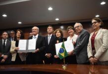 Firma de acuerdos registros sanitarios
