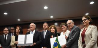 Firma de acuerdos registros sanitarios