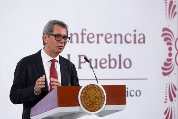 La Secretaría de Hacienda proyecta que al cierre de 2025 la deuda de Pemex se ubicará en 88,800 millones de dólares mientras que para 2027 el nivel de pasivos se ubicaría en 77,300 millones de dólares. La Secretaría de Hacienda proyecta que al cierre de 2025 la deuda de Pemex se ubicará en 88,800 millones de dólares mientras que para 2027 el nivel de pasivos se ubicaría en 77,300 millones de dólares.
