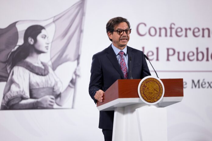 Durante la conferencia matutina del Gobierno de México, el director general de Bayer en el país, Manuel Bravo Pereyra, explicó los motivos