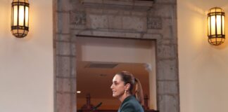 Sheinbaum descarta modificar mandato del Banco de México, pero llama a ampliar acceso al crédito