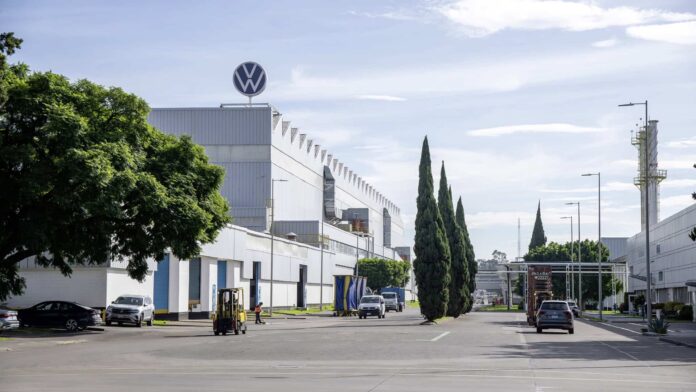 Volkswagen de México acuerda con SITIAVW aumento salarial de 4% para 2025 Volkswagen de México acuerda con SITIAVW aumento salarial de 4% para 2025