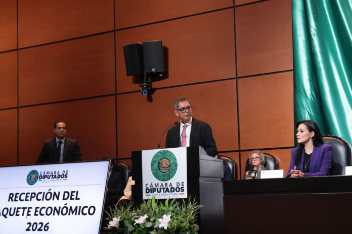 DIPUTADOS-20250908-Entrega-de-SHCP-y-Recepcion-del-Paquete-Economico-2026 El titular de la Secretaría de Hacienda, Édgar Amador, entrega el Paquete Económico al Poder Legislativo