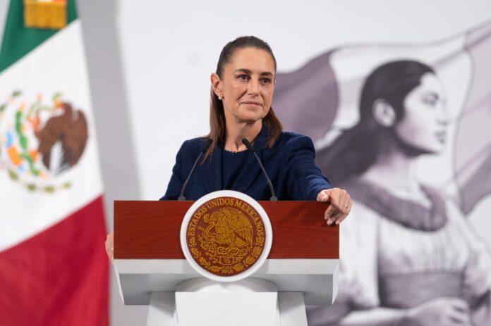 Sheinbaum confirma contacto de farmacéuticas tras exhibición; advierte que inhabilitaciones iniciarían en septiembre