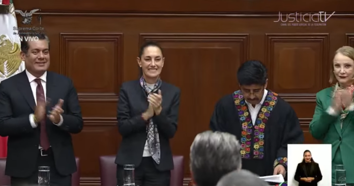 La presidenta de México, Claudia Sheinbaum, calificó como “muy simbólico” el reciente ajuste a los salarios de las y los ministros La presidenta de México, Claudia Sheinbaum, calificó como “muy simbólico” el reciente ajuste a los salarios de las y los ministros