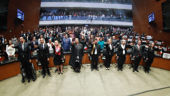 SENADO-20250901-Toma-de-Protesta-Personas-Jusgadoras-JURAMENTO-1 En el Senado de la República rinden protesta nuevos integrantes de la SCJN