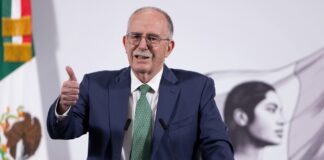 México prohíbe 35 plaguicidas altamente peligrosos; busca amplair la lista en 2026