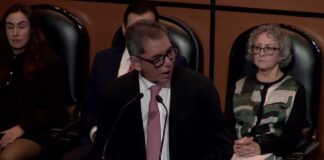 Al entregar el Paquete Económico para el próximo ejercicio, el titular de la Secretaría de Hacienda y Crédito Público, Édgar Amador, aseguró que en 2026, se plantean recursos equivalentes a 3% del PIB para programas sociales prioritarios que beneficiarán de manera directa a casi 82% de las familias de nuestro país. Hace algunos días, la presidenta Claudia Sheinbaum refirió que el presupuesto para programas sociales representaba el 2.5% del PIB con más de 800 mil millones de pesos. 