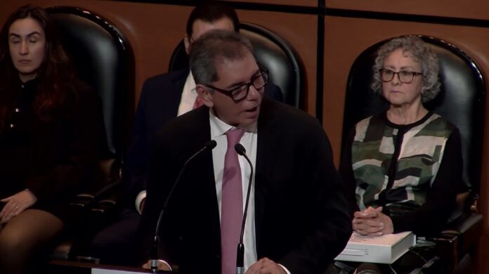 Al entregar el Paquete Económico para el próximo ejercicio, el titular de la Secretaría de Hacienda y Crédito Público, Édgar Amador, aseguró que en 2026, se plantean recursos equivalentes a 3% del PIB para programas sociales prioritarios que beneficiarán de manera directa a casi 82% de las familias de nuestro país. Hace algunos días, la presidenta Claudia Sheinbaum refirió que el presupuesto para programas sociales representaba el 2.5% del PIB con más de 800 mil millones de pesos. 