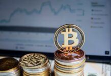 Fink, de BlackRock dice que oro y cripto son activos que reflejan el miedo