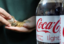 Entre las acciones que implementará la empresa se encuentra la reducción del 30% de las calorías de los refrescos Coca-Cola, de manera escalonada