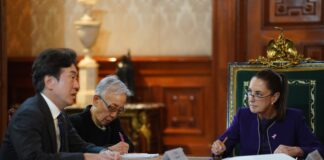 La presidenta Claudia Sheinbaum informó que la empresa automotriz Mazda mantendrá sus operaciones y planes de inversión en México