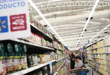 De manera mensual, es decir, comparando con el mes anterior, el INEGI estima que el consumo creció 0.2% en agosto y 0.1% en septiembre