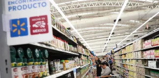 De manera mensual, es decir, comparando con el mes anterior, el INEGI estima que el consumo creció 0.2% en agosto y 0.1% en septiembre