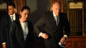 Sheinbaum declaró que recibió un documento del Senado relacionado con la situación del fiscal general Alejandro Gertz Manero y que su equipo jurídico se encuentra revisándolo