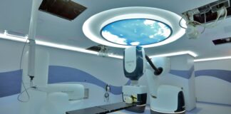 equipo robótico de radioterapia CyberKnife