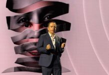 Con el nuevo enfoque ‘A Profundidad’, TelevisaUnivision genera una conexión más profunda con las audiencias a través de su amplísimo portafolio de contenidos para el año entrante, buscando siempre la excelencia e innovación. Por todo lo que ofrecemos y por el volumen de nuestras audiencias somos el único medio nacional con crecimiento en ventas superior al 5%. Daniel Alegre, CEO de TelevisaUnivision, detalló que para el 2026 se centrarán en “la búsqueda de una conexión más profunda con las emociones, gustos y necesidades de nuestras audiencias y clientes, impulsada con una incesante dedicación a la excelencia y la innovación en contenido