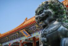 La economía de China se enfría con caída récord en inversión y consumo débil