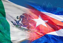 La presidenta Claudia Sheinbaum Pardo defendió este lunes la cooperación energética entre México y Cuba, incluida la entrega de petróleo, al afirmar que se trata de una relación bilateral histórica que se ha mantenido a lo largo de distintos sexenios y bajo gobiernos de diferentes partidos políticos, siempre dentro del marco legal y con un componente humanitario. Durante la conferencia de prensa matutina, la mandataria explicó que los acuerdos en materia petrolera con Cuba no son una política nueva de su administración, sino la continuidad de una cooperación que México ha sostenido desde hace décadas. En ese sentido, señaló que solicitó a Petróleos Mexicanos (Pemex) la elaboración de un informe detallado para transparentar la información relacionada con estos envíos. “Es importante que se conozca, porque si no, parece que solamente es algo reciente. Primero, lo hacemos en un marco legal, como país soberano. Y segundo, damos continuidad a una serie de apoyos que se han dado históricamente de nuestro país a Cuba”, expresó la presidenta. Sheinbaum adelantó que el informe que presentará Pemex incluirá datos específicos sobre los volúmenes de petróleo enviados, los precios de referencia utilizados, así como los costos asociados al transporte, manejo de carga y descarga portuaria. Al ser cuestionada sobre quién asume estos gastos, reiteró en varias ocasiones que “todo es legal” y forma parte de los acuerdos vigentes entre ambos países. La presidenta recordó que la cooperación energética y financiera entre México y Cuba se remonta, al menos, a 1994, cuando durante el llamado “Periodo Especial” en la isla se formalizó una inversión de 350 millones de dólares para la modernización de la refinería de Cienfuegos, mediante un esquema de intercambio de deuda por inversión, considerado estratégico para la economía cubana en ese momento. Asimismo, destacó que en 2012 Pemex firmó cartas de intención para brindar asistencia técnica a la empresa estatal cubana Cupet, lo que permitió a la petrolera mexicana tener presencia en proyectos de exploración que Cuba desarrollaba en conjunto con consorcios internacionales. Un año después, en 2013, el gobierno de México condonó 70 por ciento de la deuda histórica que Cuba mantenía con Bancomext y reestructuró el resto, con el objetivo de fomentar el comercio bilateral. En su intervención, Sheinbaum también hizo un repaso de la relación diplomática entre ambos países, al subrayar que México fue el único país que se opuso al bloqueo a Cuba desde sus inicios y que la relación bilateral se ha mantenido a lo largo de distintas administraciones. Recordó las visitas y encuentros entre mandatarios, desde Luis Echeverría, el primer presidente mexicano en visitar Cuba tras la Revolución, hasta los intercambios más recientes durante los gobiernos de Andrés Manuel López Obrador y la actual administración, con la visita del presidente Miguel Díaz-Canel a México durante su toma de posesión. La mandataria mencionó también episodios clave de la relación bilateral en sexenios anteriores, como la cooperación técnica y energética durante el gobierno de Felipe Calderón, las visitas oficiales durante la administración de Enrique Peña Nieto y los encuentros diplomáticos sostenidos durante gobiernos previos, para enfatizar que el vínculo entre México y Cuba ha sido constante, más allá de diferencias políticas. Cuestionada sobre la posibilidad de realizar una visita oficial a Cuba, Sheinbaum señaló que no lo tiene contemplado por el momento. No obstante, reiteró que el gobierno federal dará a conocer el informe solicitado a Pemex, con el fin de ofrecer información detallada y transparente sobre la cooperación petrolera vigente. “Independientemente del partido político, ha habido relación México-Cuba. No es algo nuevo, no es una situación nueva”, concluyó.