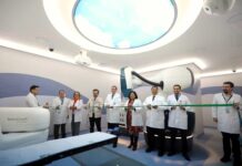 IMSS inaugura tecnología CyberKnife única en México para radiocirugía de alta precisión nuevo equipo robótico CyberKnife de última generación