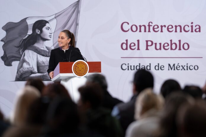 La presidenta Claudia Sheinbaum informó que su gobierno analiza el alcance y las implicaciones de la reciente orden ejecutiva y decreto emitidos en Estados Unidos, con los que el fentanilo fue catalogado como “arma de destrucción masiva”, al tiempo que subrayó que la estrategia mexicana para enfrentar el consumo de drogas es distinta y está centrada en la atención a las causas, no sólo en medidas punitivas. La presidenta Claudia Sheinbaum informó que su gobierno analiza el alcance y las implicaciones de la reciente orden ejecutiva y decreto emitidos en Estados Unidos, con los que el fentanilo fue catalogado como “arma de destrucción masiva”, al tiempo que subrayó que la estrategia mexicana para enfrentar el consumo de drogas es distinta y está centrada en la atención a las causas, no sólo en medidas punitivas.