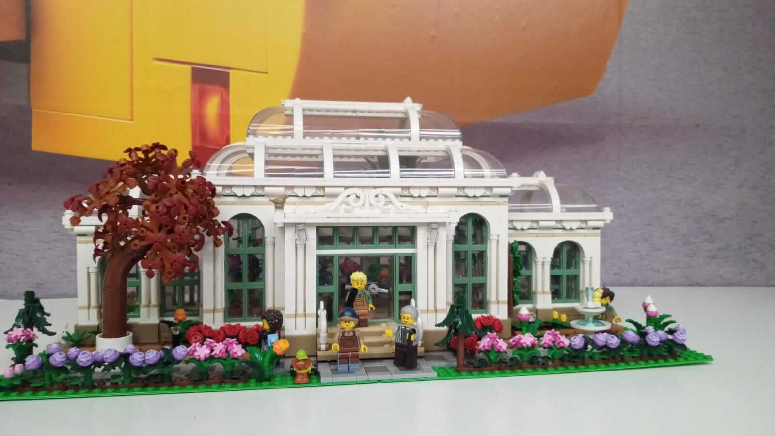 legos firmando una casa