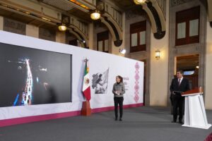 En vísperas de la Navidad, más de 20 mil mexicanas y mexicanos regresaron al país como parte de la 20ª Caravana autonombrada del “Orden y la legalidad”, uno de los contingentes migrantes más numerosos de los que se tiene registro, organizado para facilitar el reencuentro familiar durante las fiestas decembrinas.