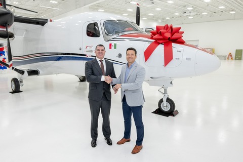 México dio un paso relevante en el fortalecimiento de su logística aérea con la entrega del primer Cessna SkyCourier en el país, una aeronave de carga que fue incorporada a la flota de FlexCoah, empresa mexicana especializada en transporte de mercancías.