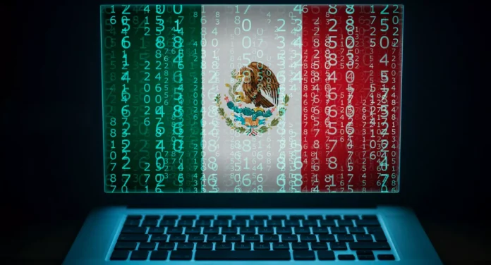 La Agencia de Transformación Digital y Telecomunicaciones (ATDT) presentó este jueves el Plan Nacional de Ciberseguridad, la primera política especializada en la materia en México. El proyecto coloca al país en la ruta para consolidarse como referente regional en ciberresiliencia, con un modelo centrado en la prevención y la respuesta coordinada ante amenazas digitales que puedan afectar a instituciones y entidades gubernamentales.